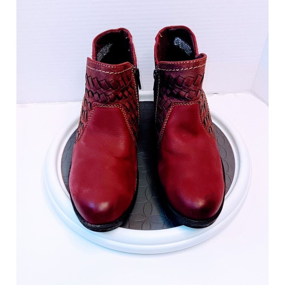 Women Size 7.5 Burgundy Leather Ankle Boots With Woven Detail & Zipper Closure